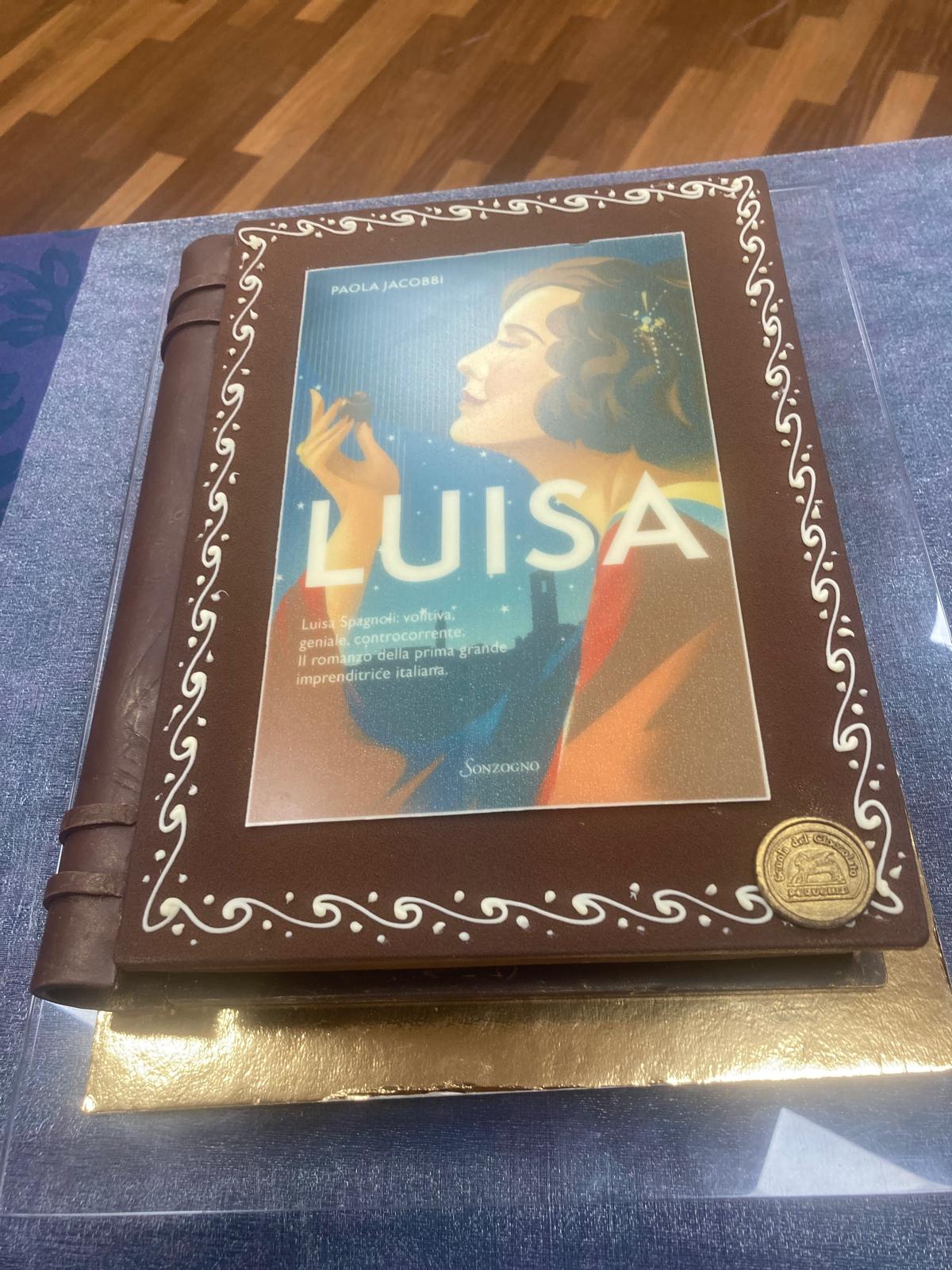 Copertina del libro "Luisa" realizzata in cioccolato, credit @PaolaJacobbi