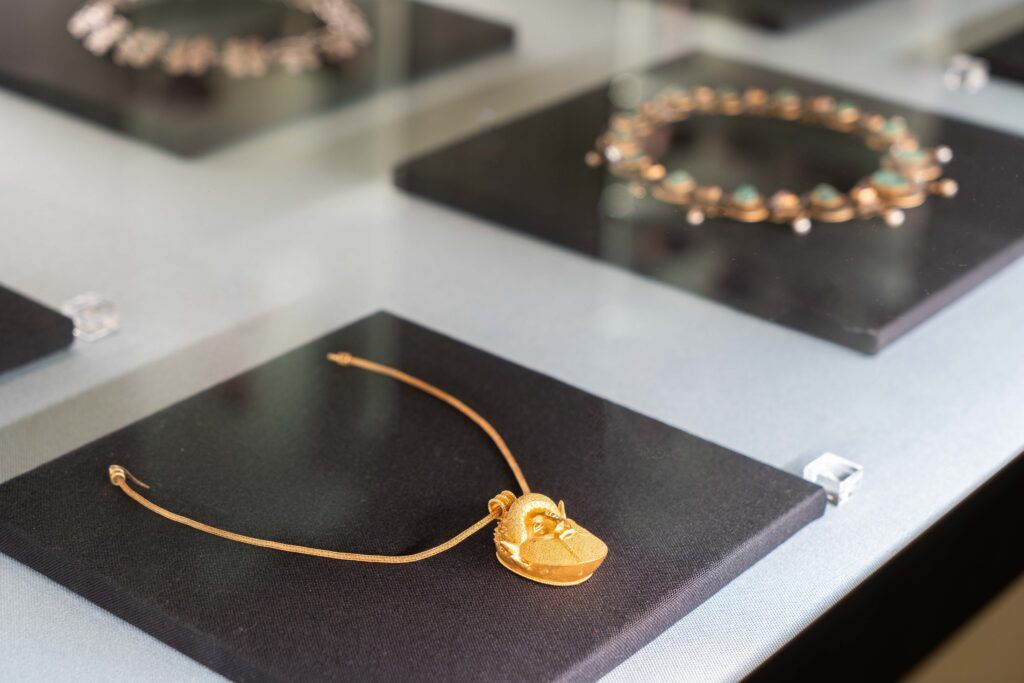 gioielli in mostra della Collezione Castellani alla Fondazione Rovati, credit @DanielePrestanome