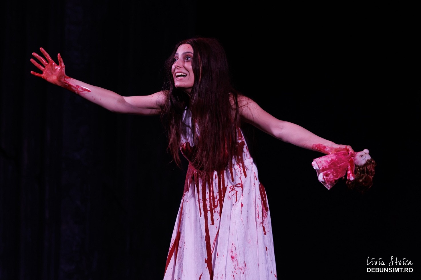 Una scena dalla "Lucia di Lammermoor", credit @TeatrulNationaldeOperaNaeLeonard-Galati