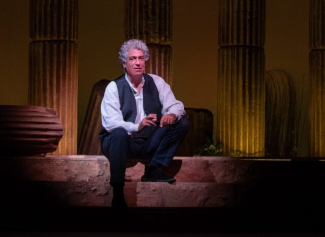 Gianfranco Jannuzzo durante lo spettacolo "Fata Morgana", credit @TeatroManzoni