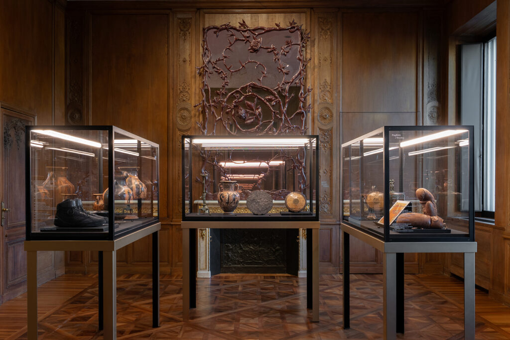 Una sala dell'esposizione in Fondazione Rovati, credit @danieleportanome