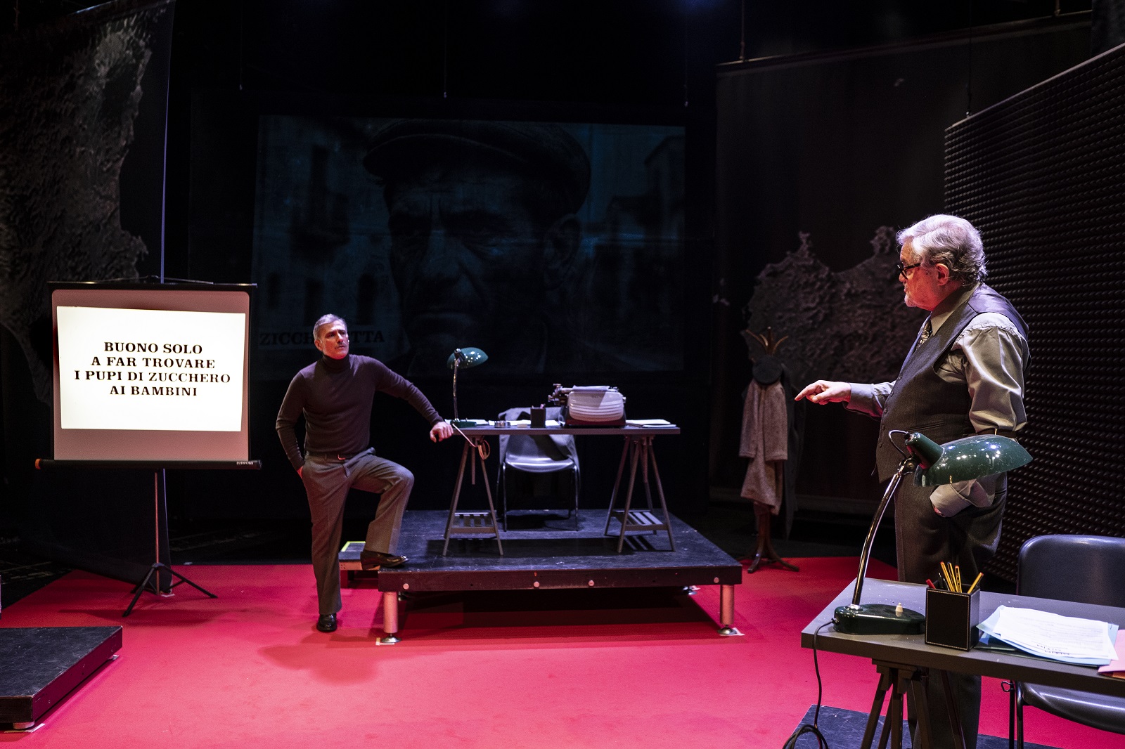 Sulla scena de "Il giorno della civetta". da sinistra: Giuseppe Lanino e Gaetano Callegaro. Credit @luca-del-pia