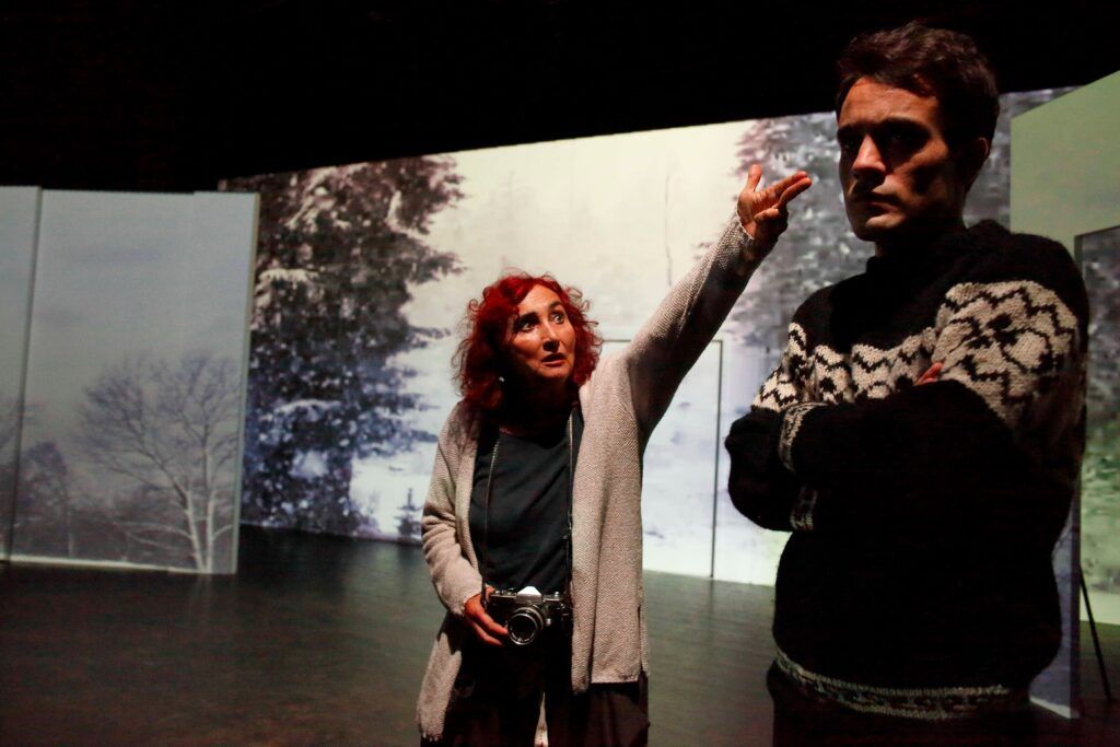 Maddalena Crippa e Alejandro Bruni ne "L'acreobata", credit @TeatroElfoPuccini