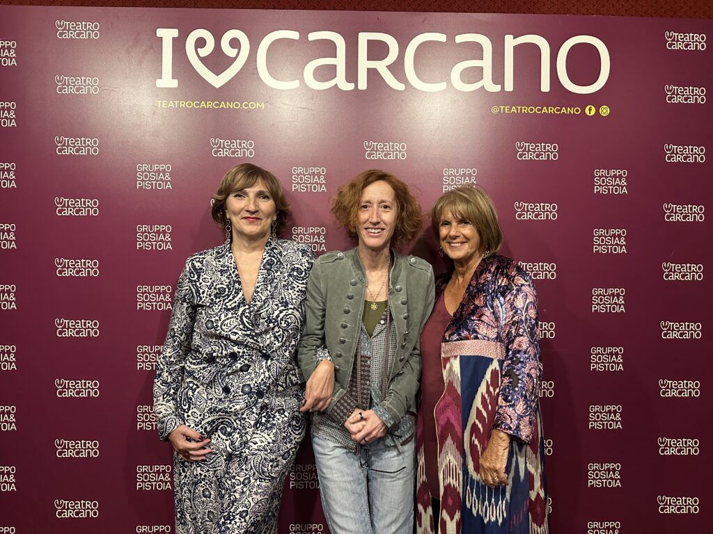 La direzione artistica del Teatro Carcano: Mariangela Pitturru, Serena Sinigallia Lella Costa. Credit @TeatroCarcano