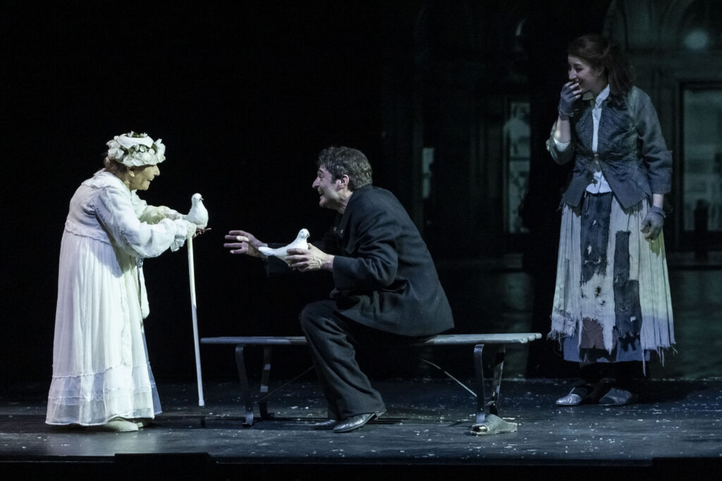 Da sinistra: Giulia Lazzarini, Lino Guanciale Sara Putignano, credit @masiarpasquali