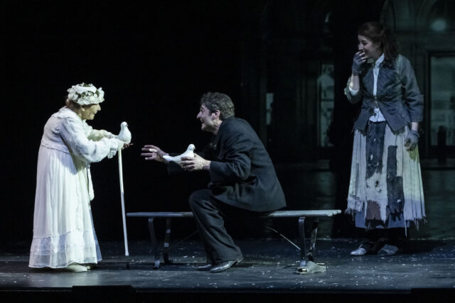 Da sinistra: Giulia Lazzarini, Lino Guanciale Sara Putignano, credit @masiarpasquali