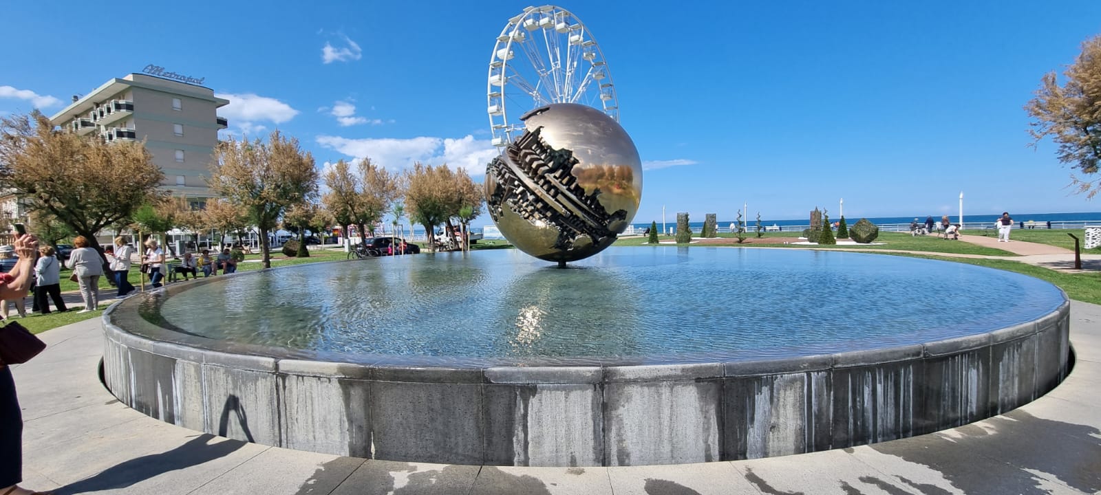 Pesaro, la Sfera Grande di Arnaldo Pomodoro, Sfera Grande. Credit @MartaCalcagno