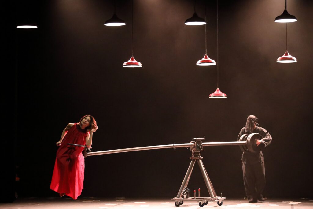 Melissa Vettore in una scena di "Prima Facie", credit @FinziPasca