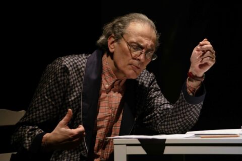 Roberto Trifirò in scena in "Cemento", credit @angeloredaelli