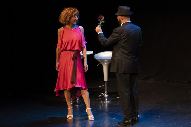 Una scena di "Ti va di sposarmi", credit @TeatroMartinitt