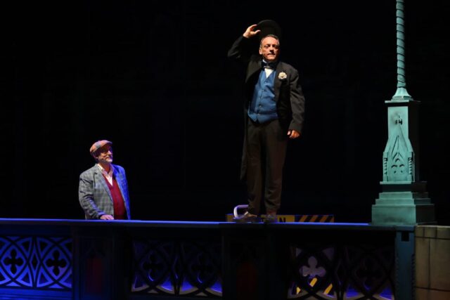 Da sinistra, Paolo Caiazzo e Antonello Costa in una scena de "Un ponte per due", credit @fiengostudios